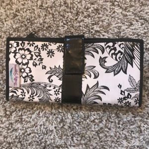 Thrifty zippers wallet. Perfect for Dave Ramsey.